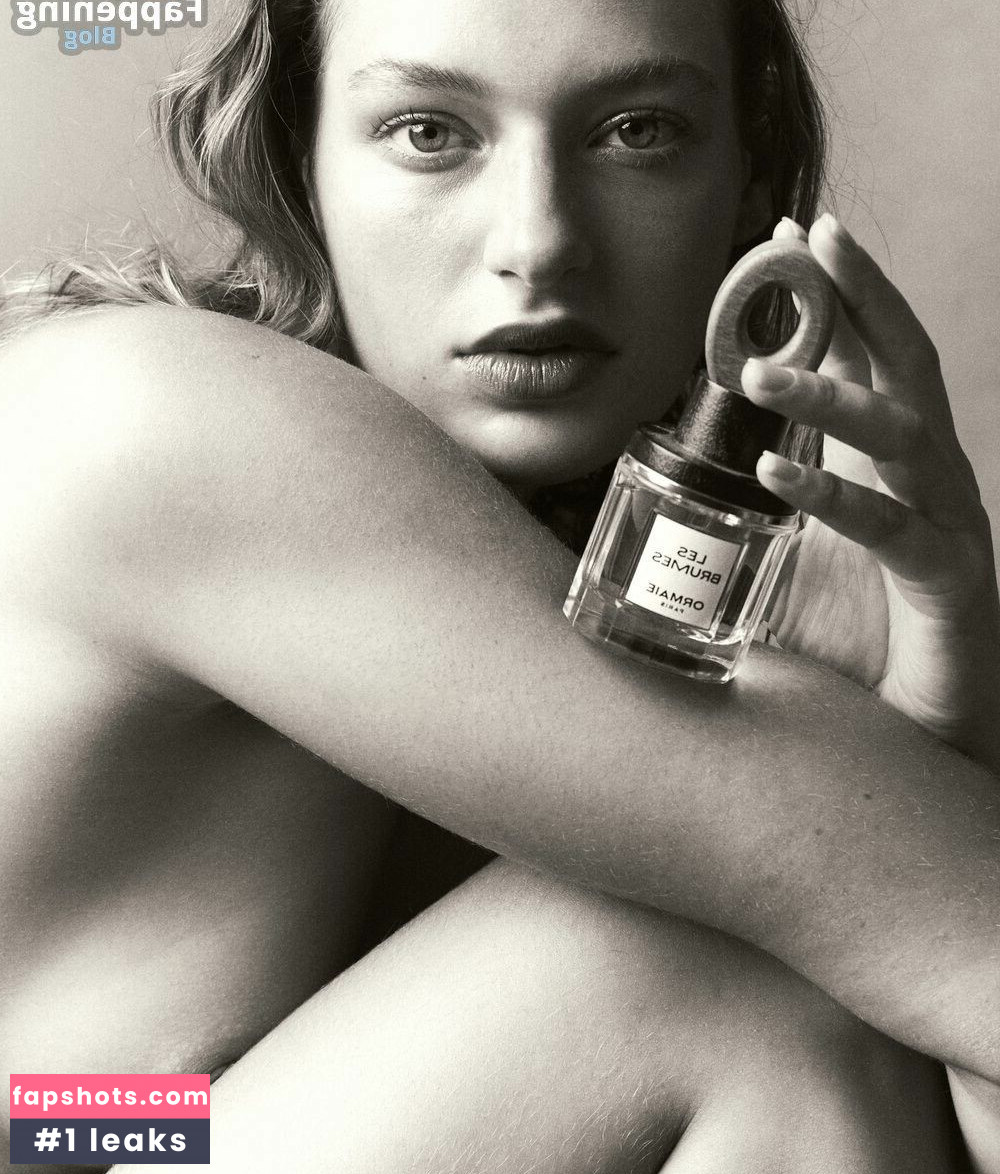 Karlijn Kusters gallery photo #10