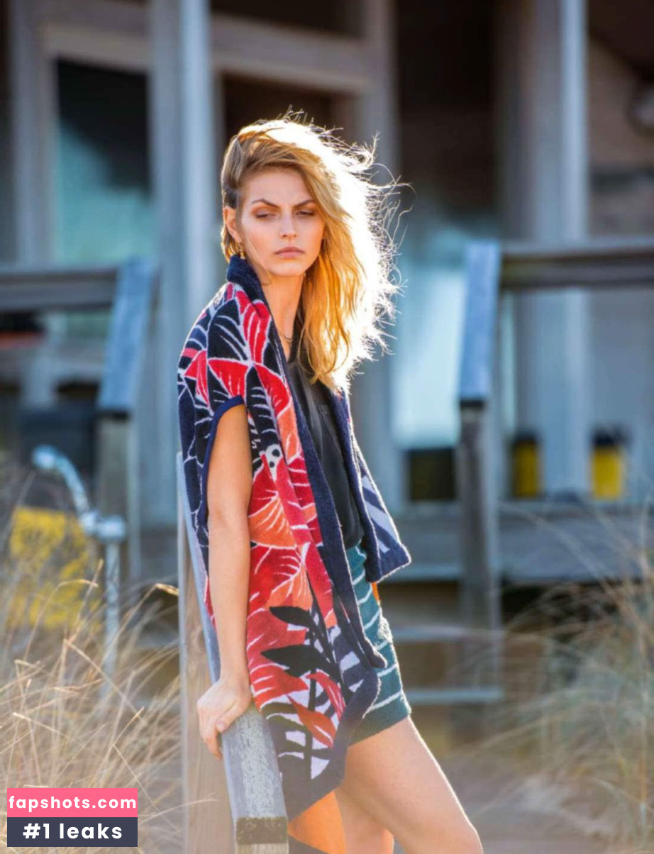 Karlina Caune gallery photo #5