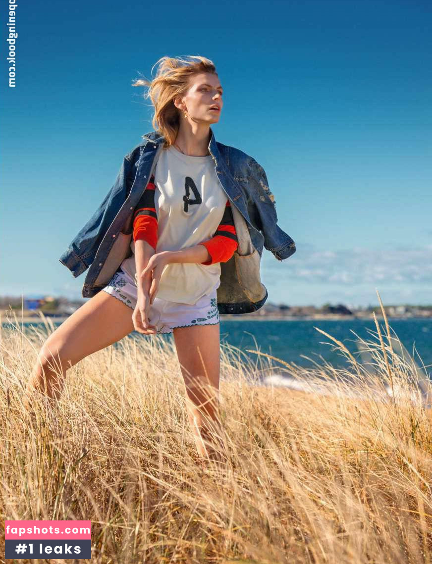 Karlina Caune gallery photo #6