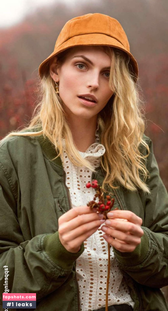 Karlina Caune gallery photo #7