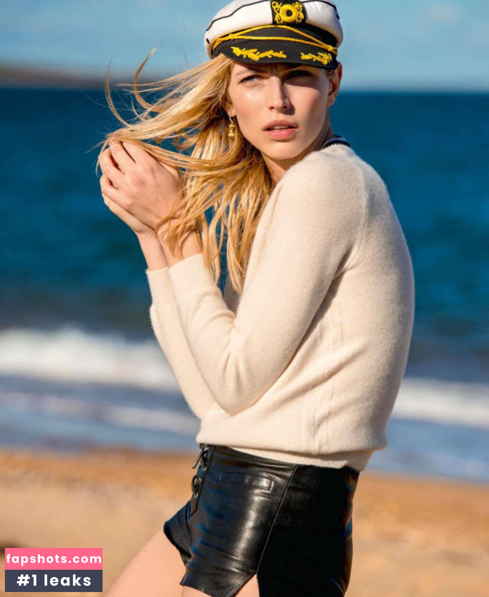 Karlina Caune gallery photo #9