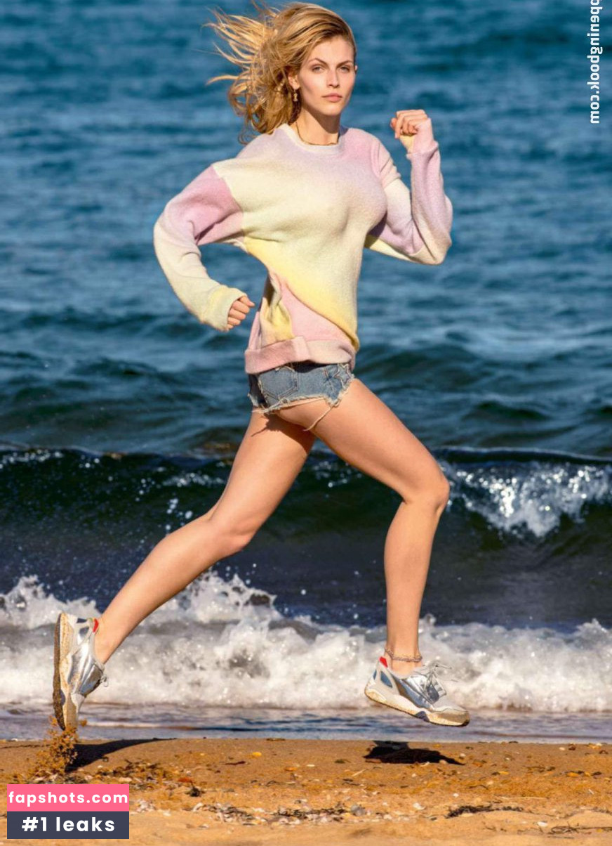 Karlina Caune gallery photo #10