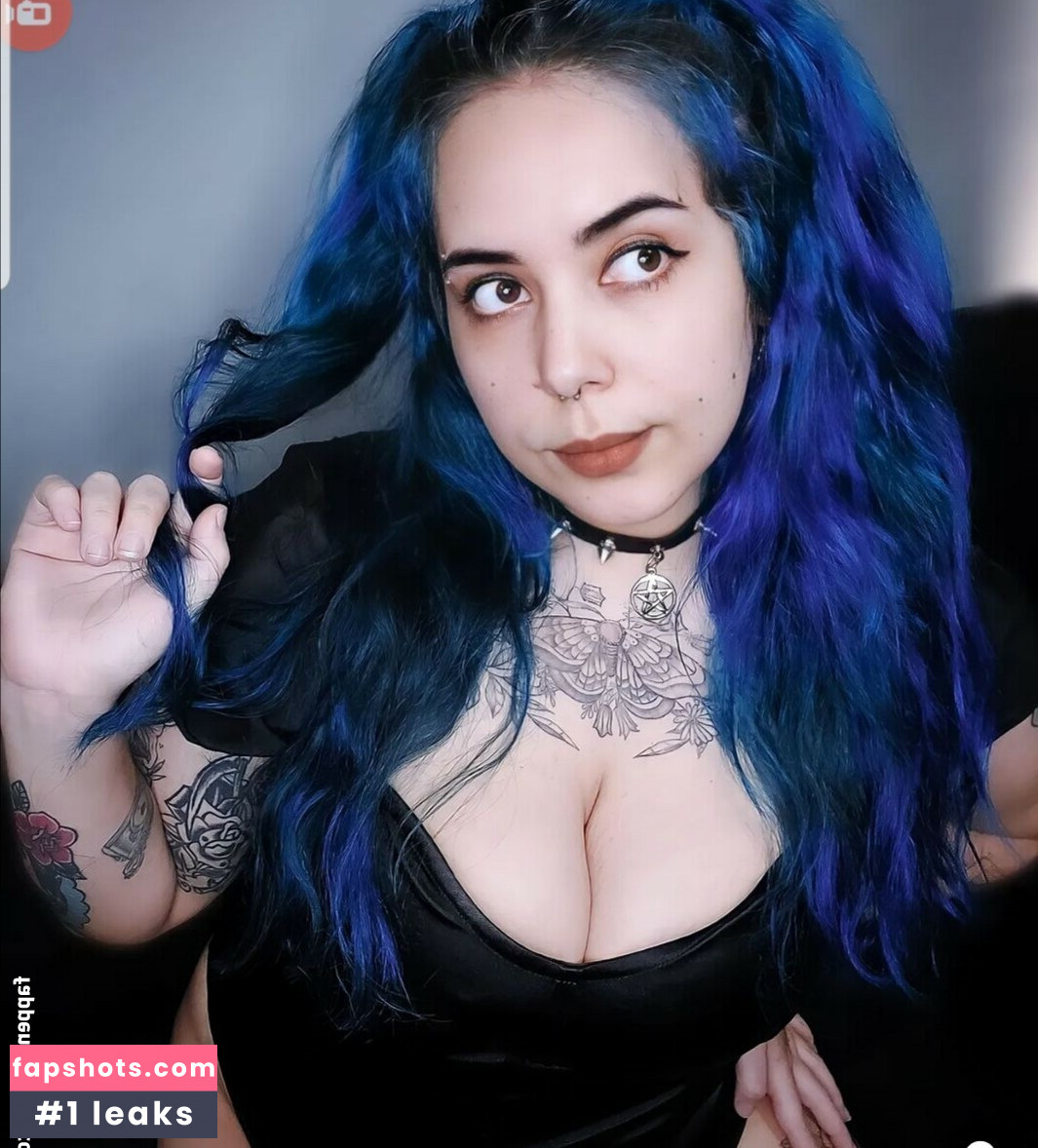 Karol Blue gallery photo #14