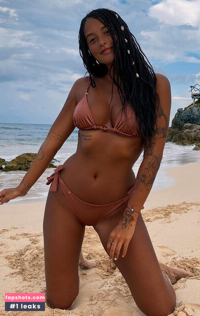 Karolina Meschino gallery photo #10