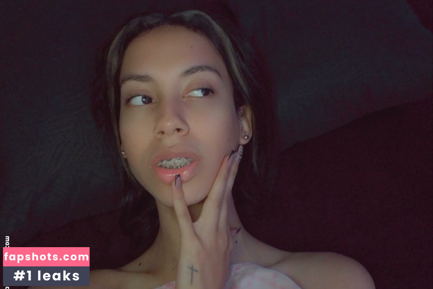 Karoll Valencia gallery photo #25