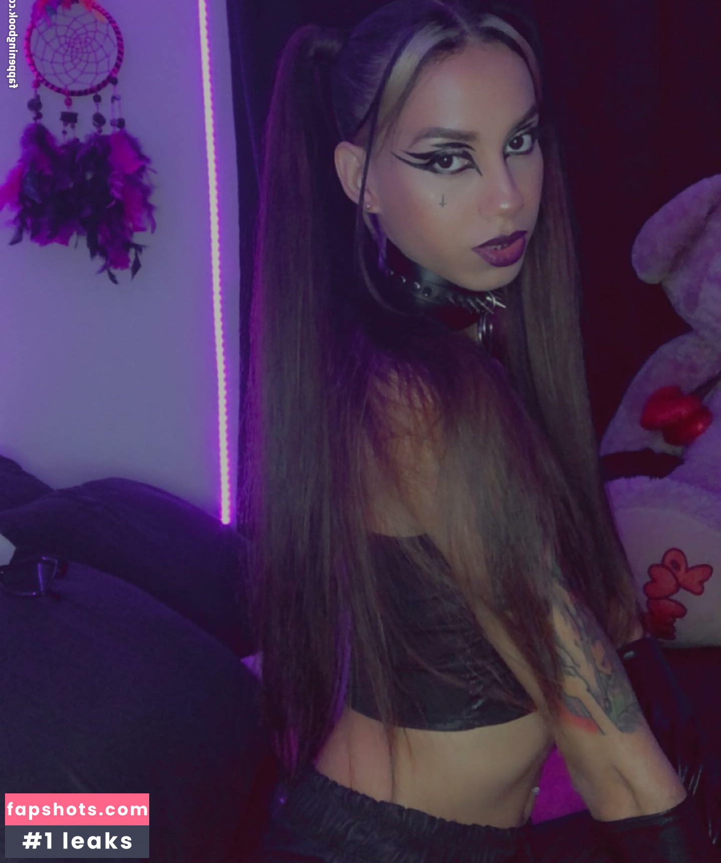 Karoll Valencia gallery photo #30