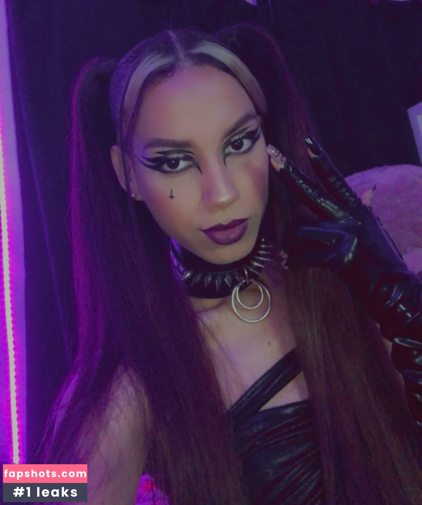 Karoll Valencia gallery photo #31