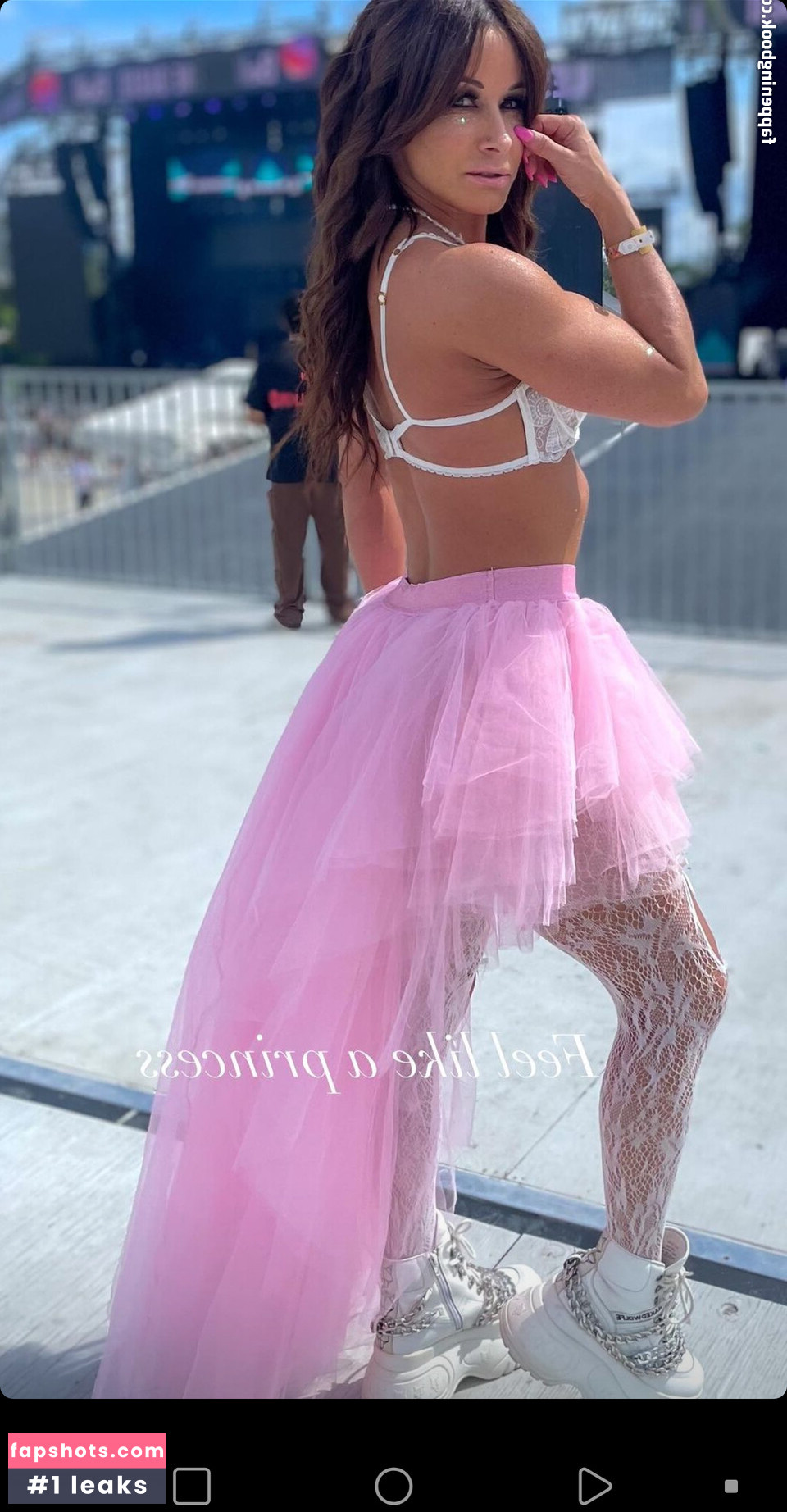 Karolynn gallery photo #12