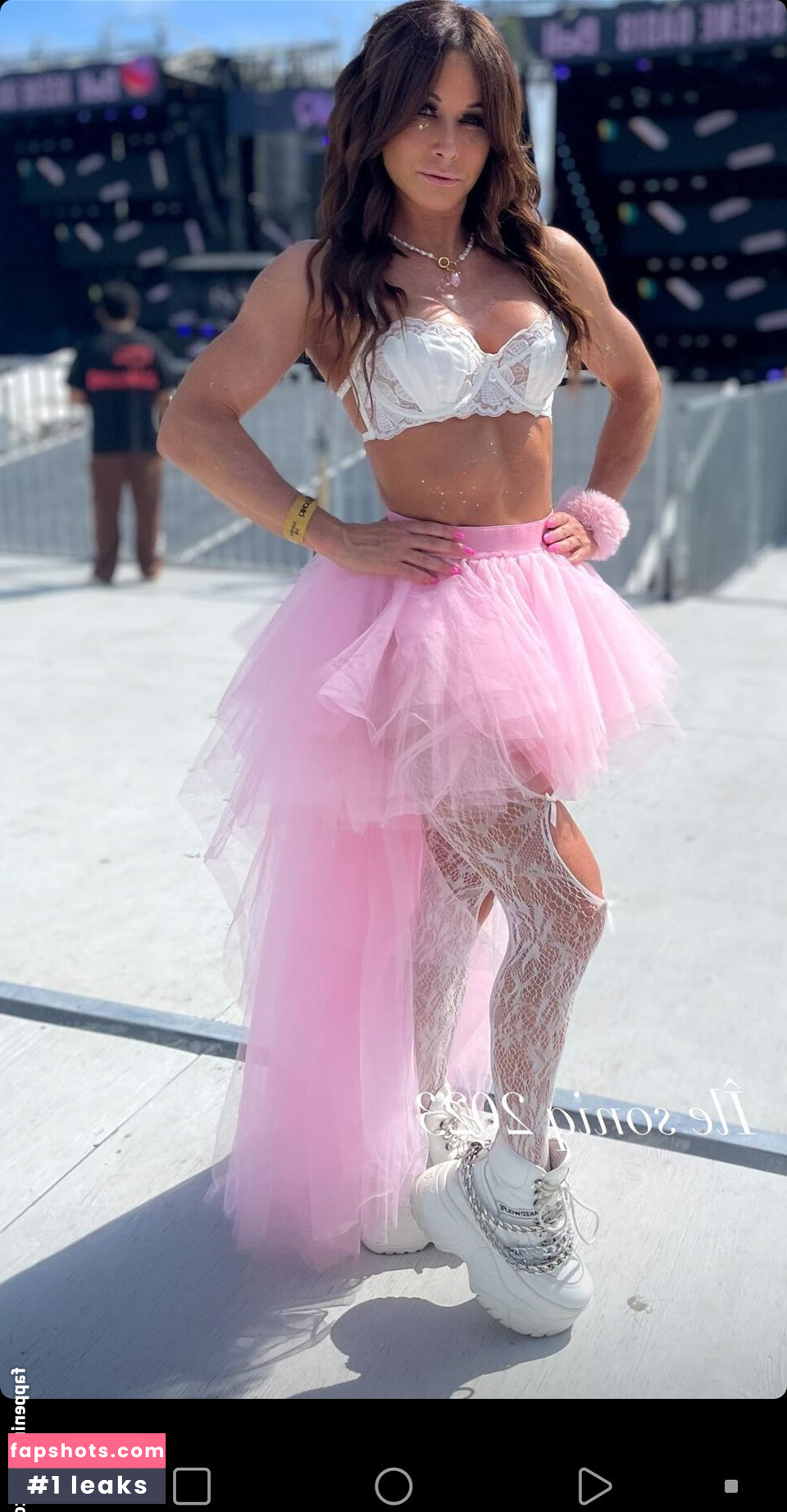 Karolynn gallery photo #8