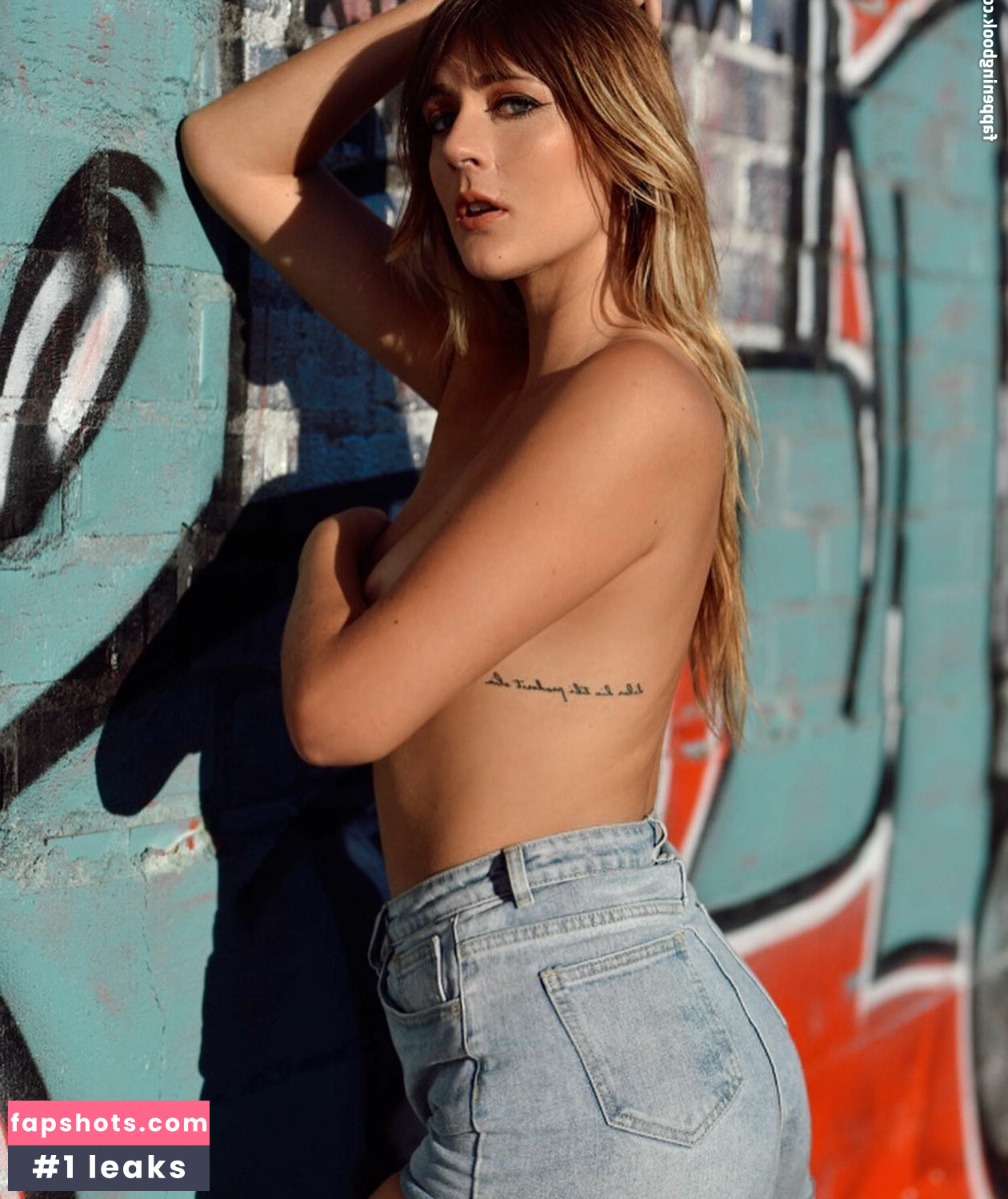 Karri Davis gallery photo #9