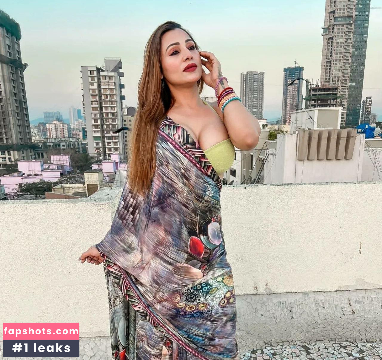 Karrishma Kar gallery photo #12