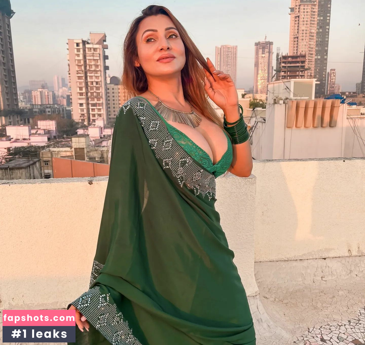 Karrishma Kar gallery photo #5