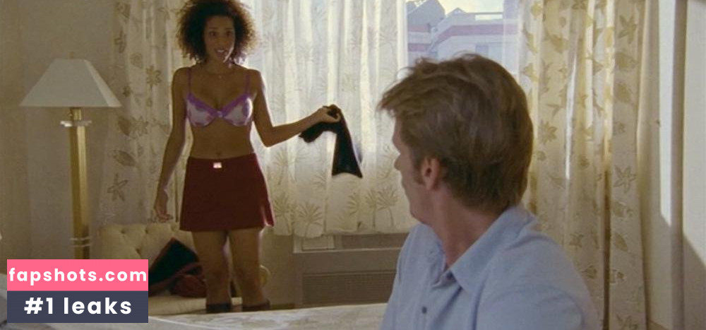 Karyn Parsons gallery photo #8