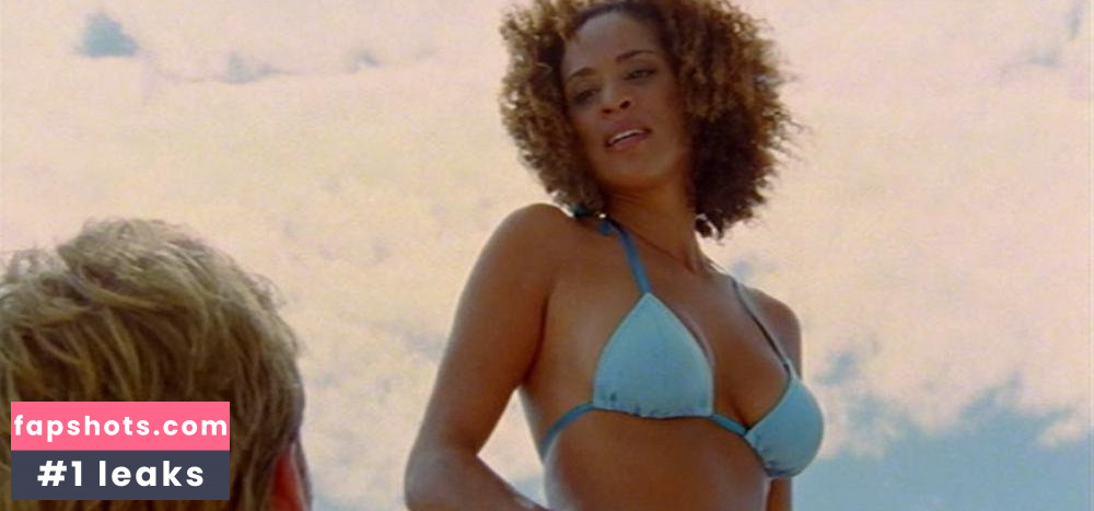 Karyn Parsons gallery photo #10