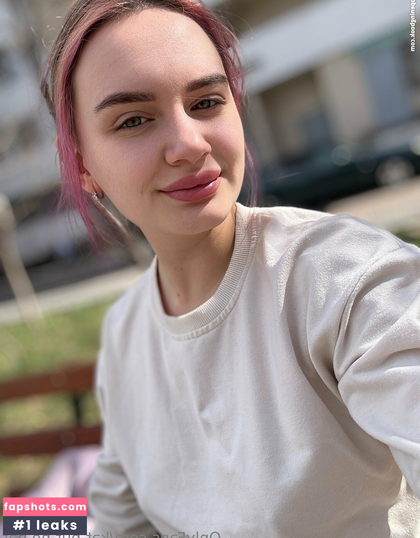 kat.but.no.hat nude babe gallery