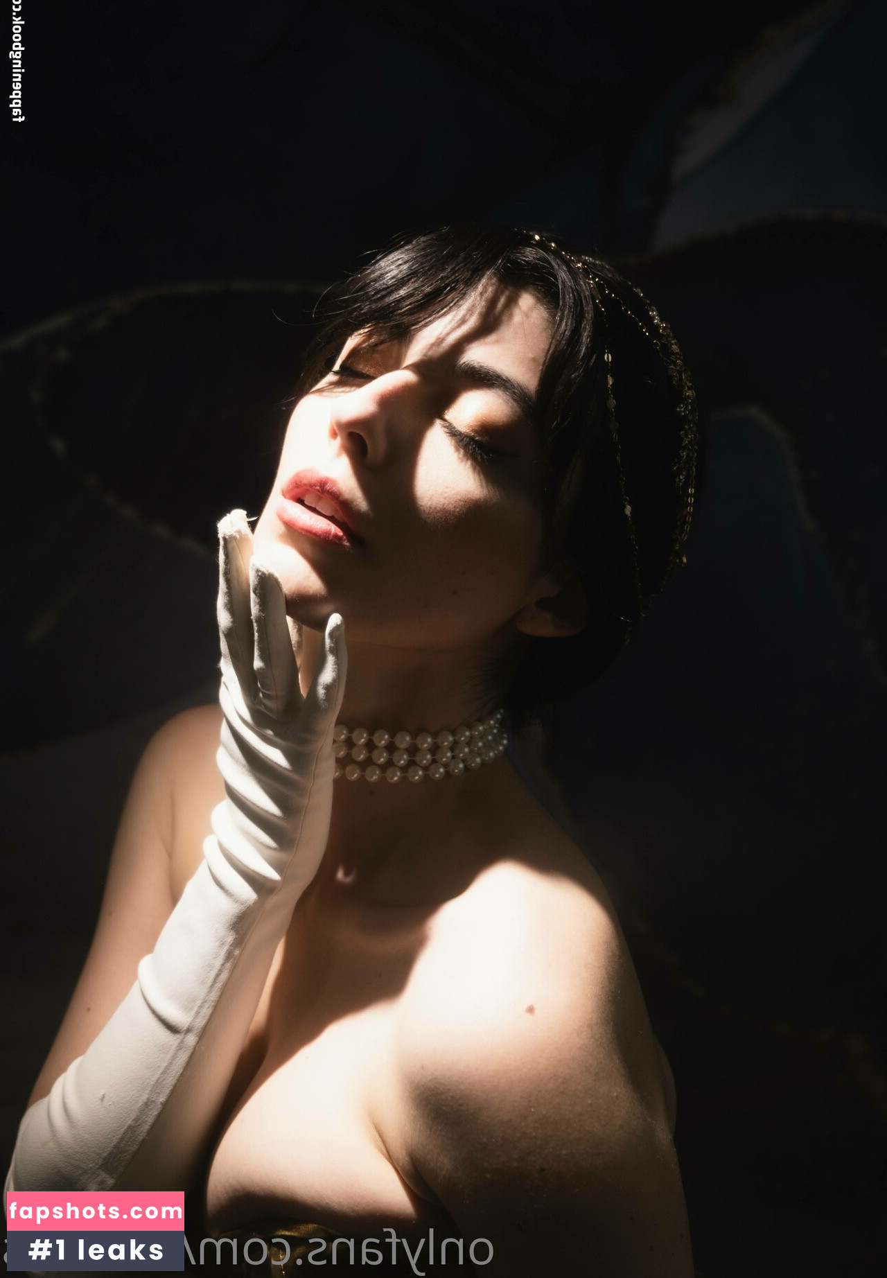 Kat Cabaret nude babe gallery