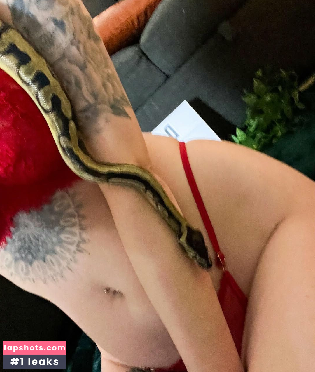 Kat Edwards gallery photo #9