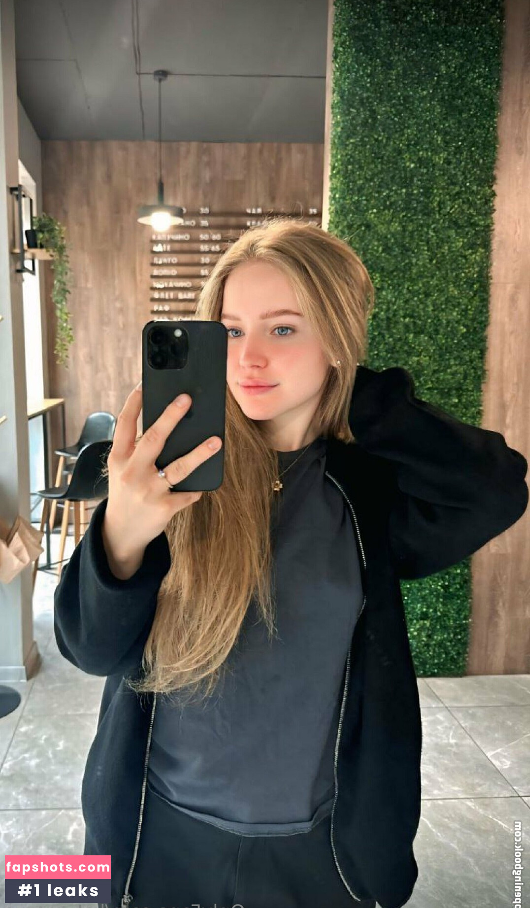 kat_mozze gallery photo #16