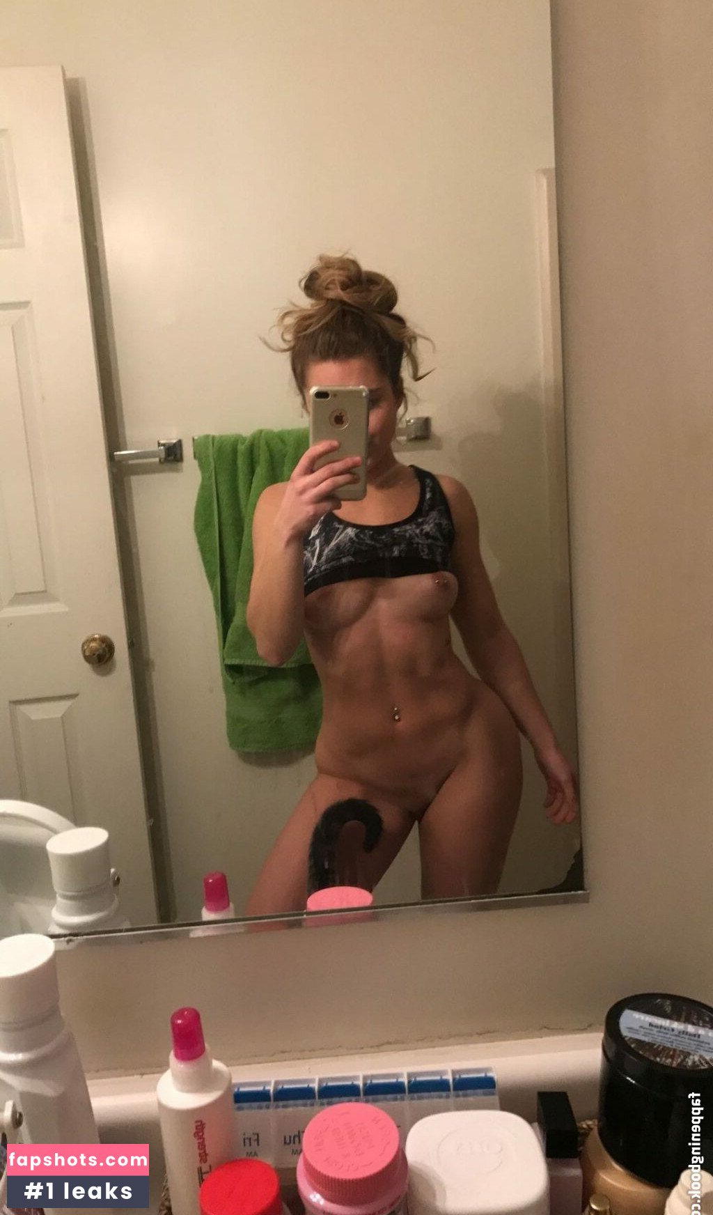 Kat W gallery photo #11