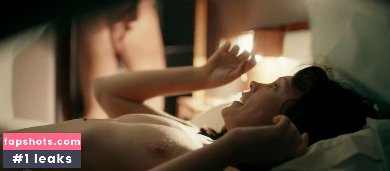 Kate Elliott gallery photo #41