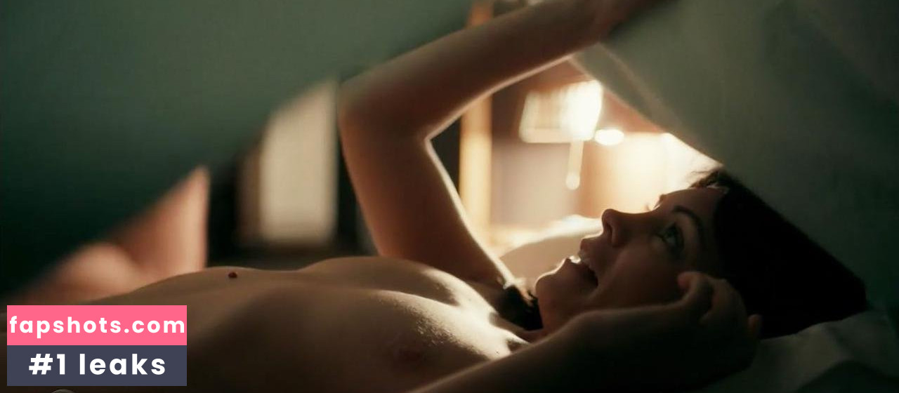 Kate Elliott nude babe gallery