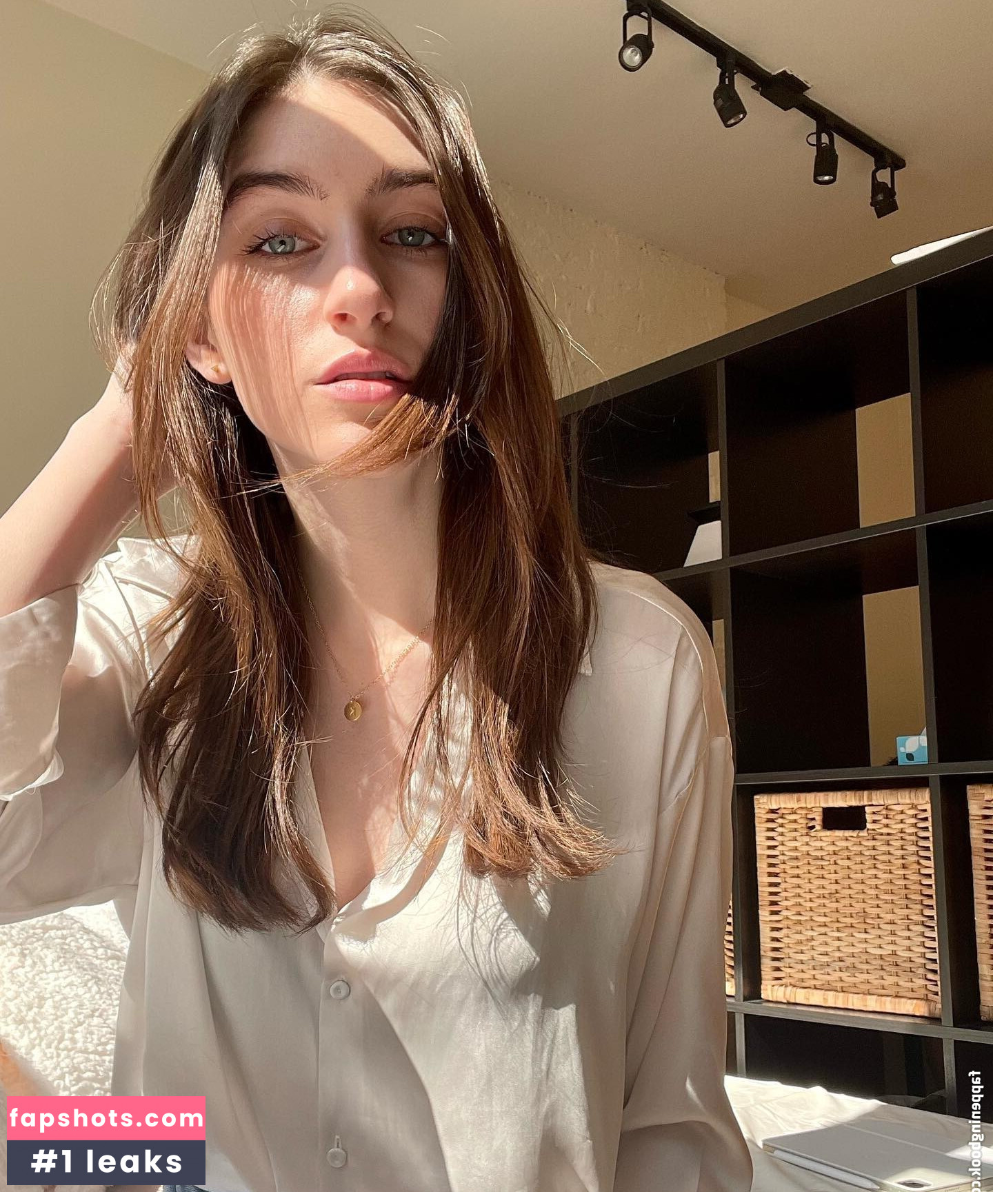 Kate Loftus nude babe gallery