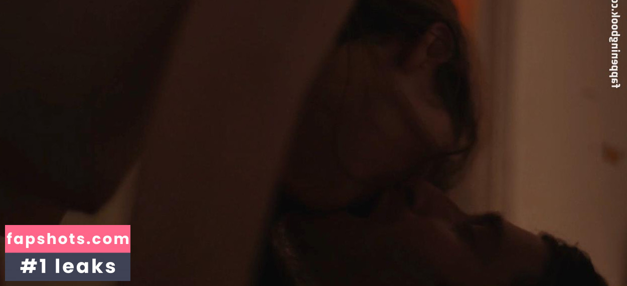 Kate Lyn Sheil nude babe gallery