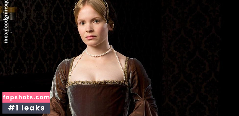 Kate Phillips nude babe gallery