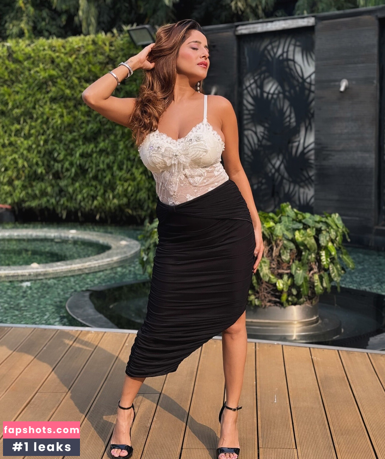 Kate Sharma gallery photo #22