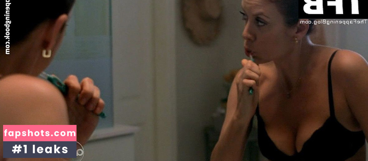 Kate Walsh gallery photo #24