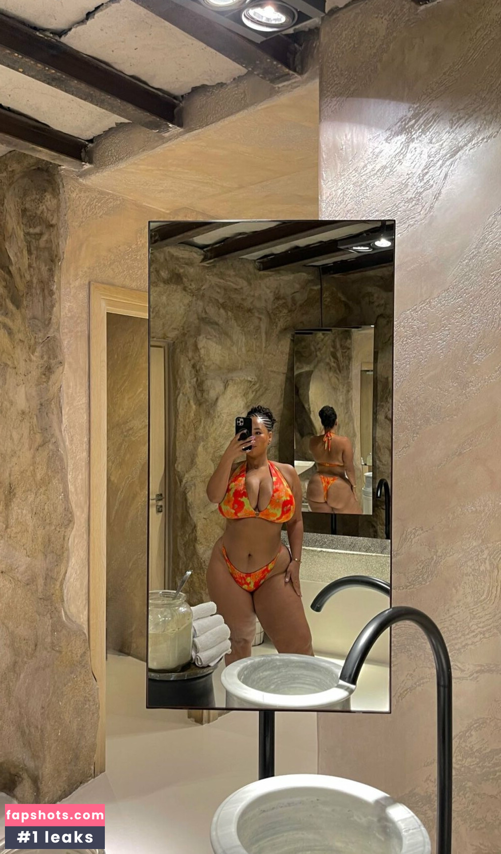 Katelyn Folasade gallery photo #5