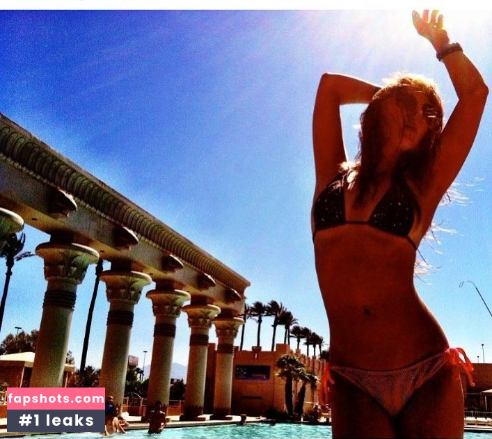 Katharine Isabelle Nude Leaks OnlyFans Photos #15 - LeakJerk