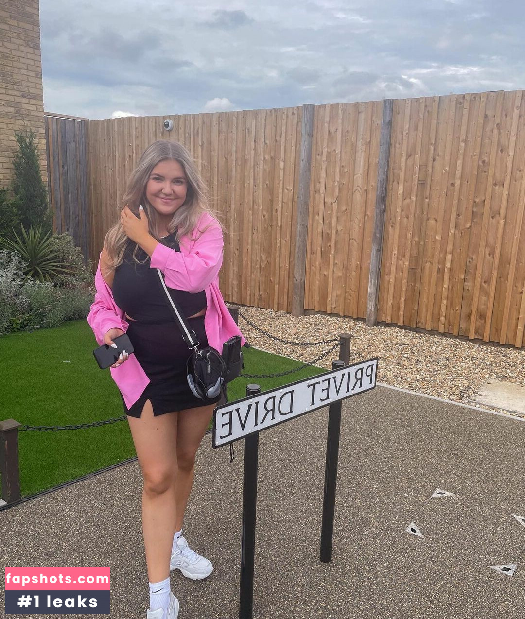 Katherine H gallery photo #10