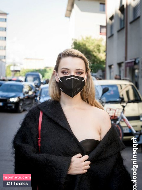 Katherine Langford gallery photo #34