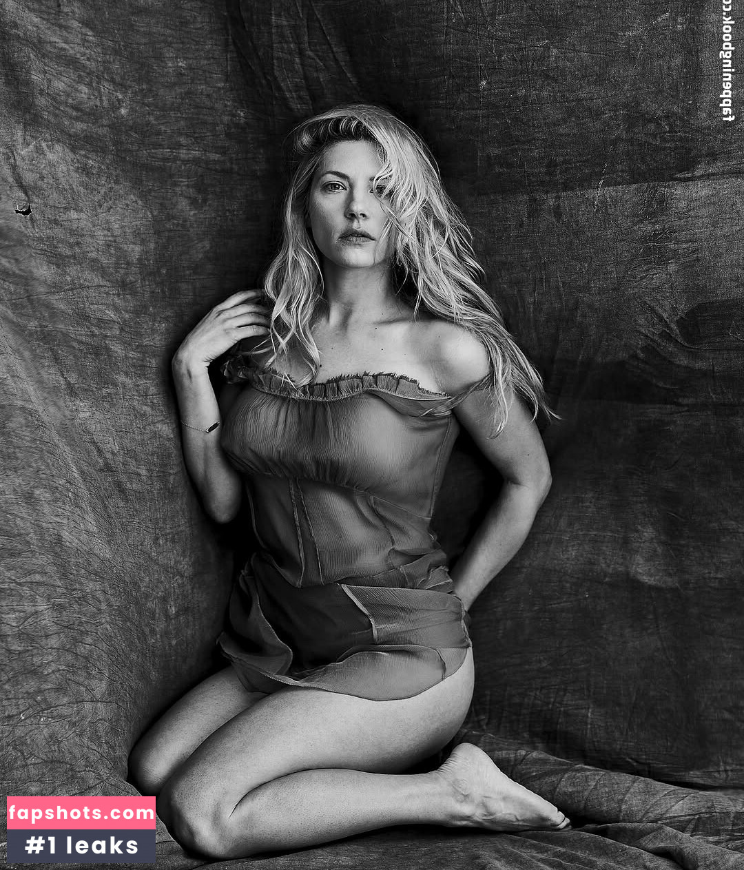 Katheryn Winnick gallery photo #15