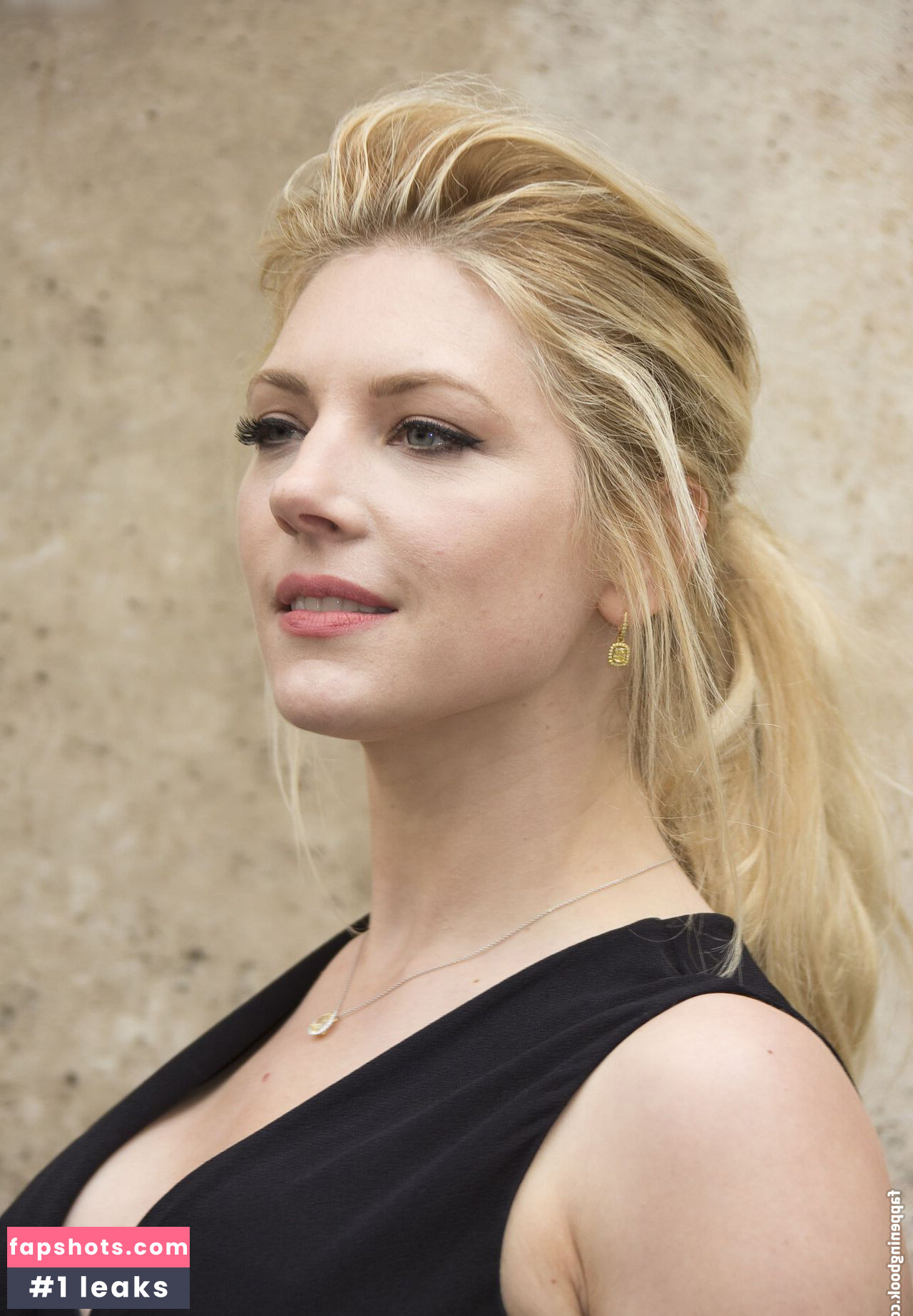Katheryn Winnick gallery photo #23