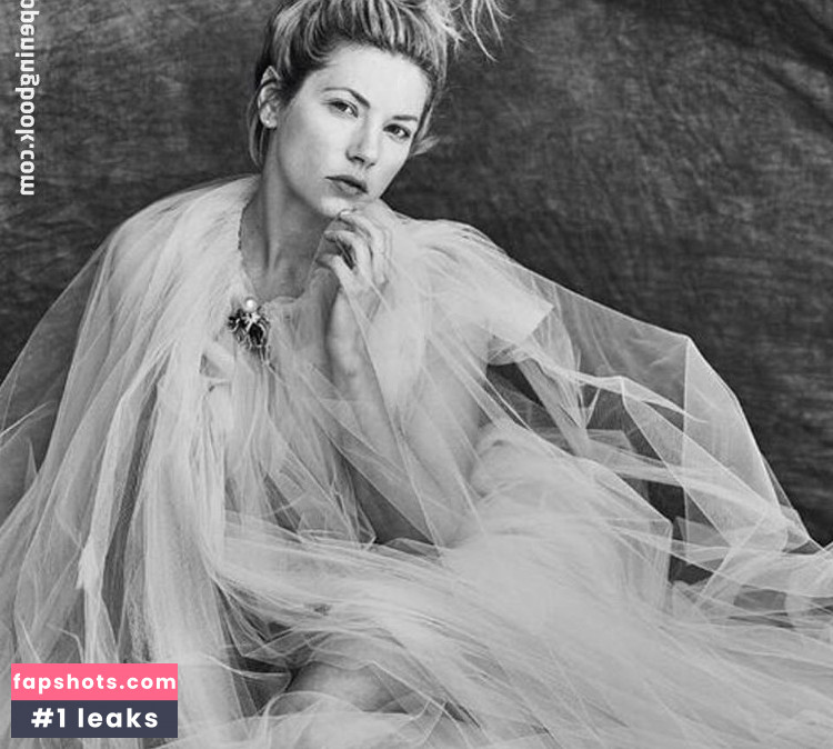 Katheryn Winnick gallery photo #575