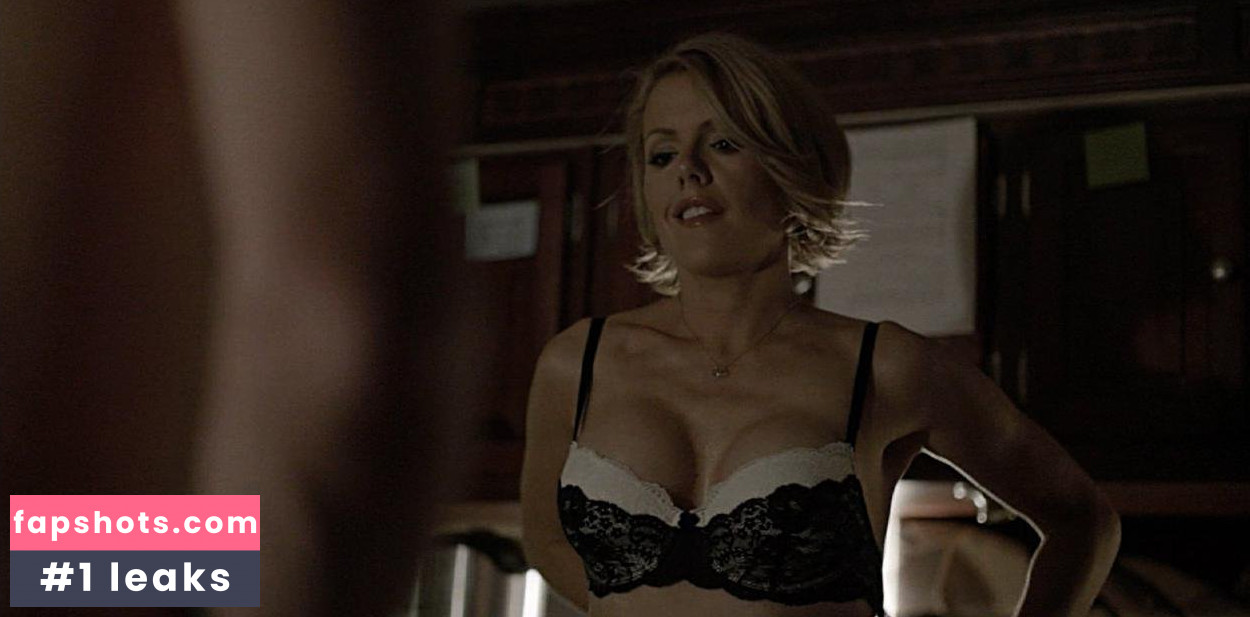 Kathleen Robertson gallery photo #110