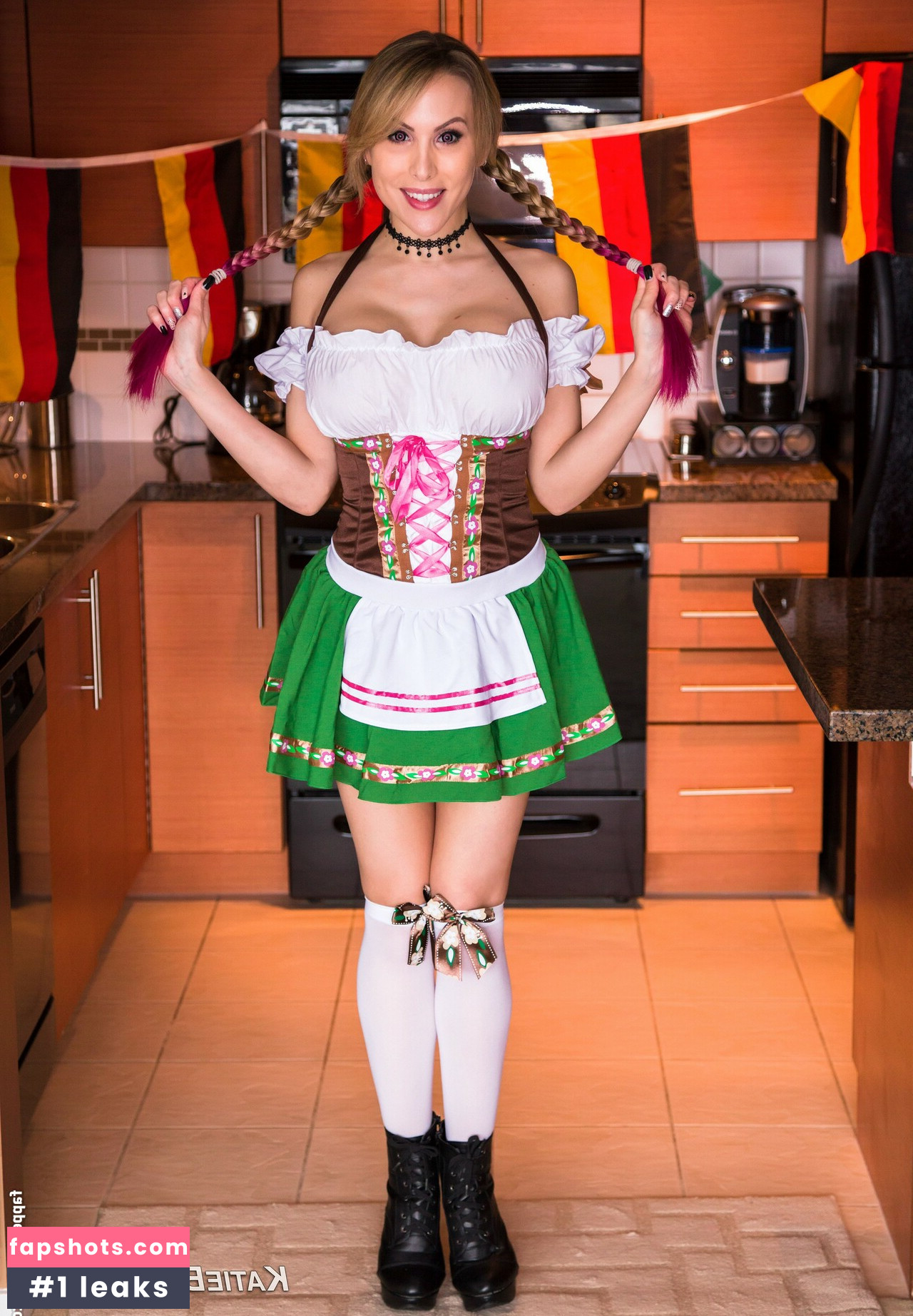 Katie Banks gallery photo #28