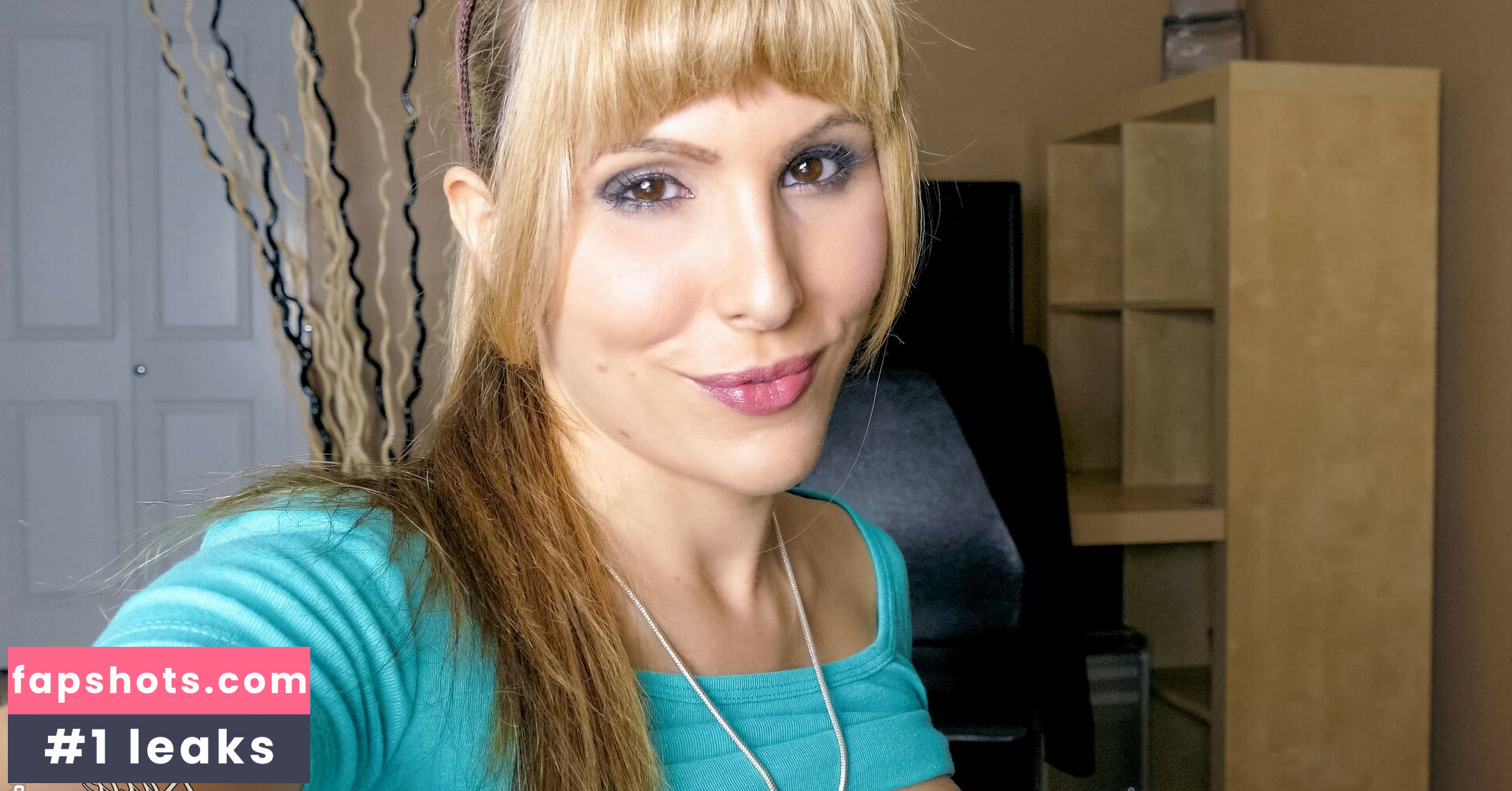 Katie Banks gallery photo #62