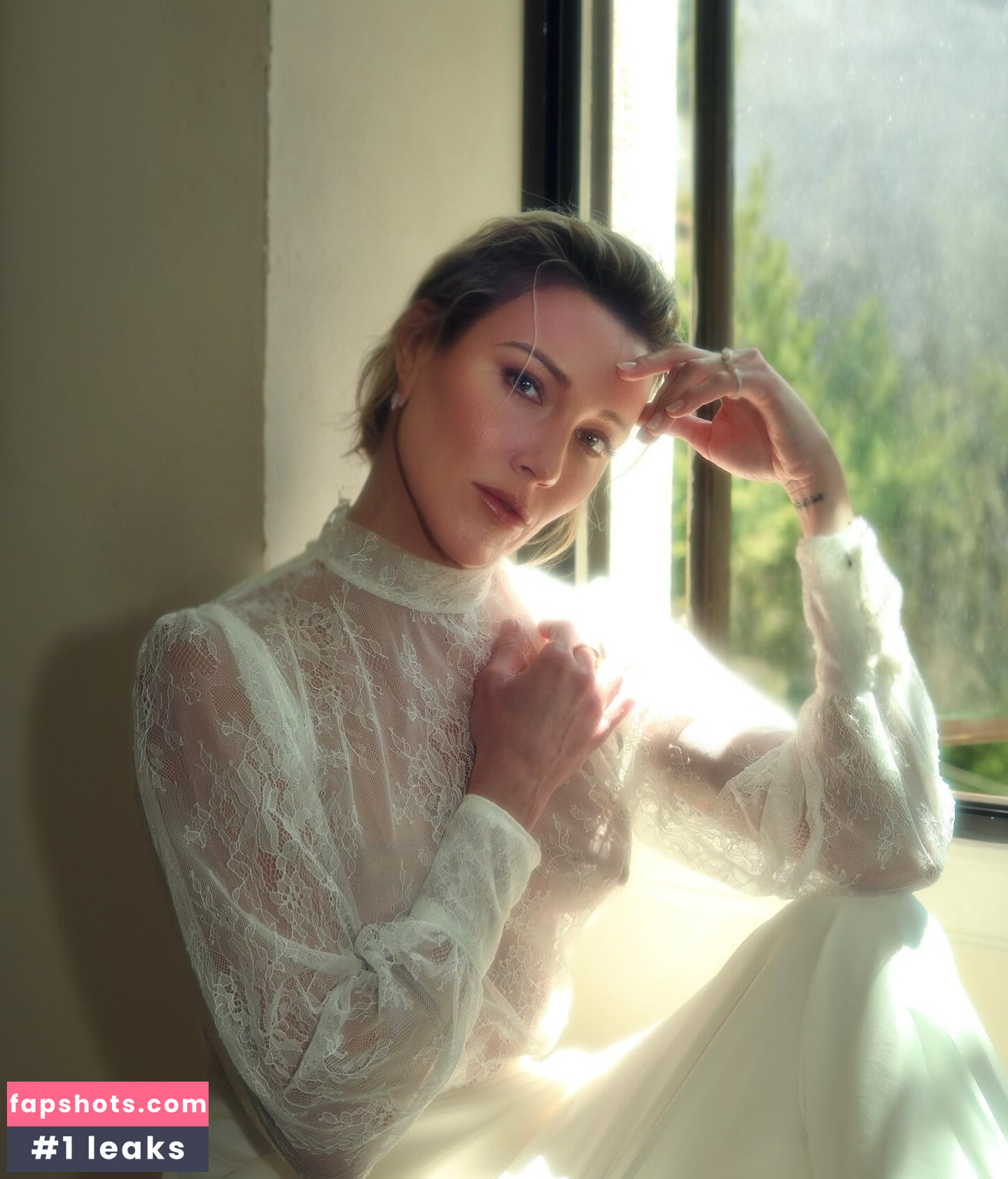 Katie Cassidy gallery photo #11