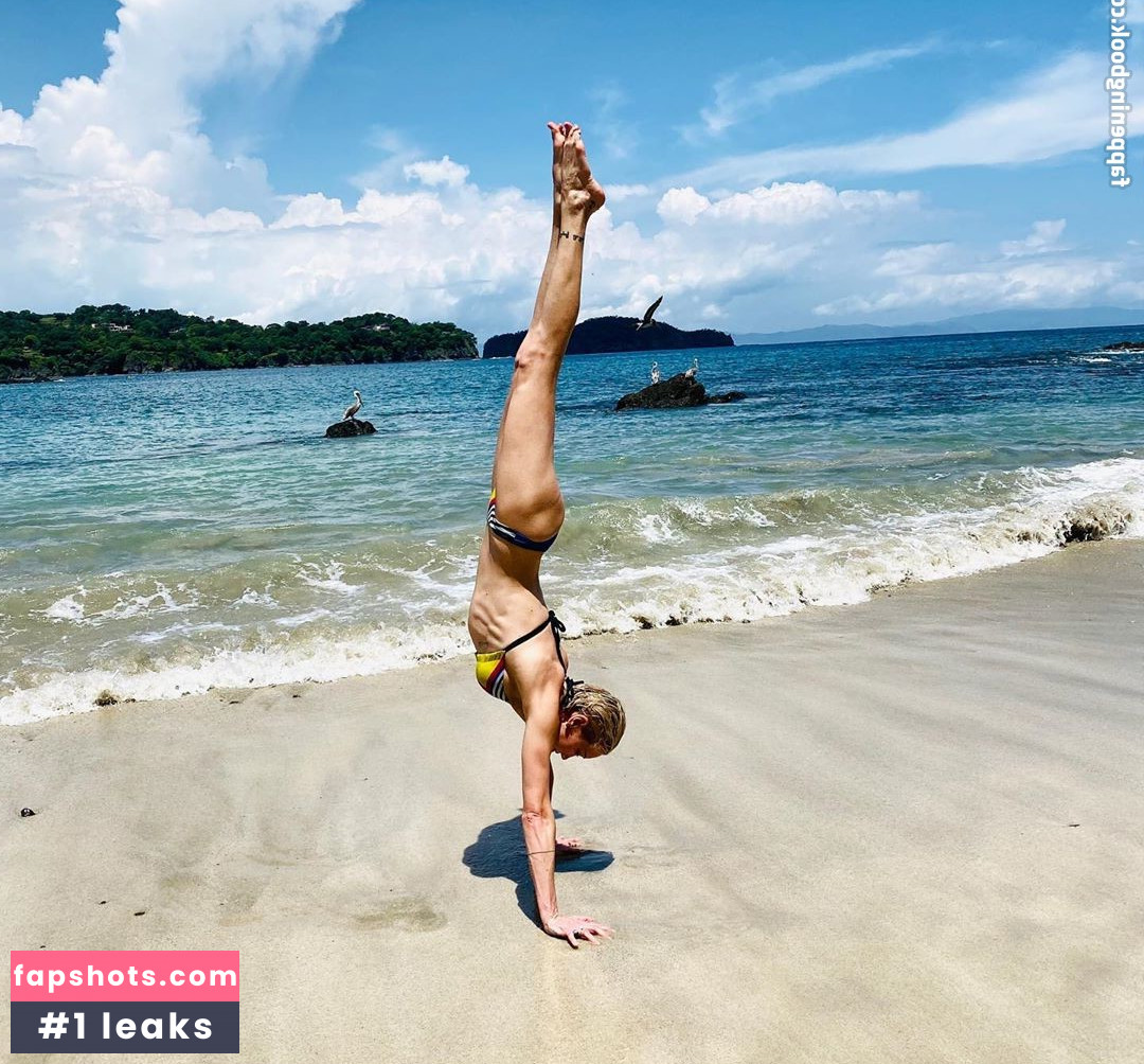 Katie Cassidy gallery photo #142