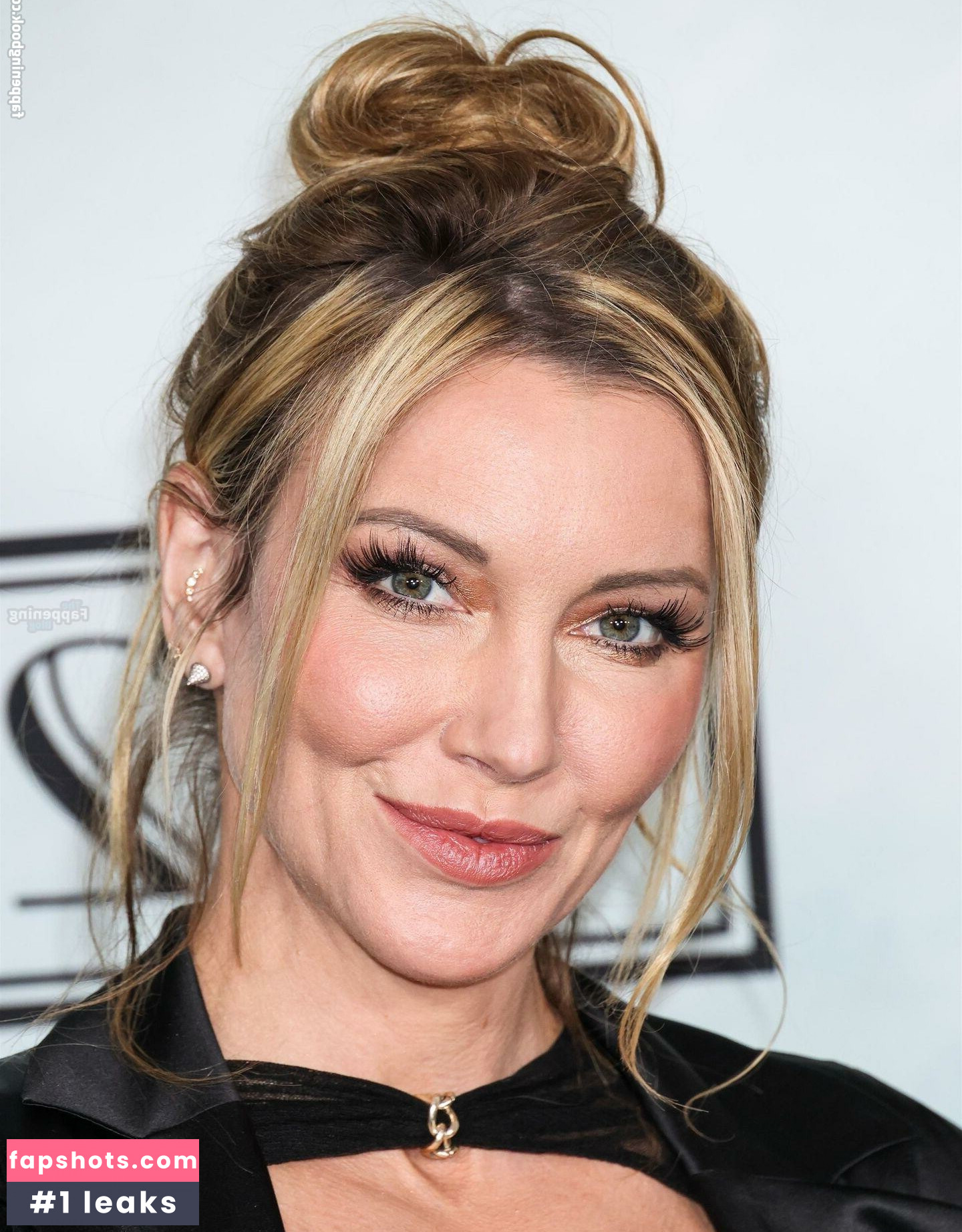 Katie Cassidy gallery photo #26