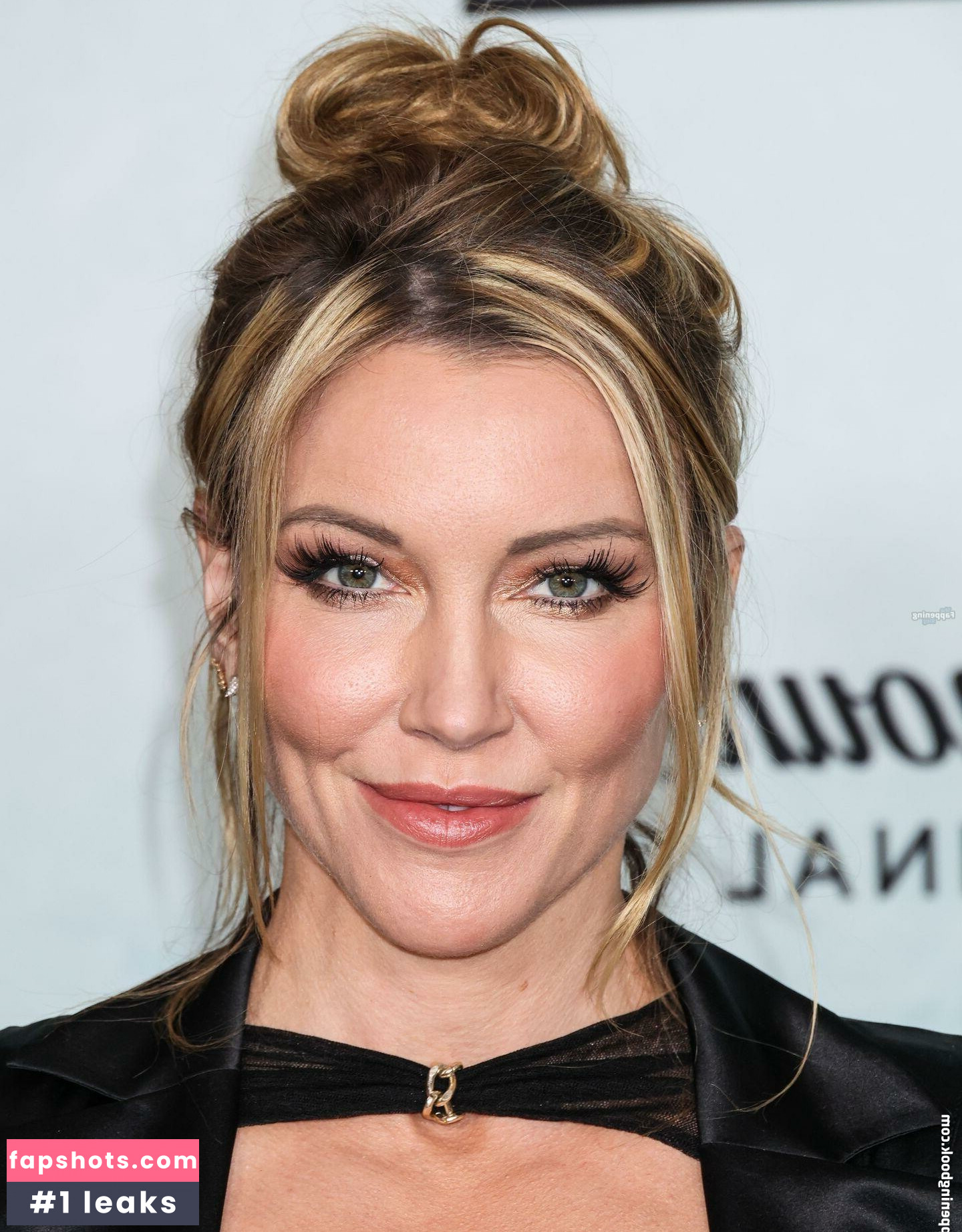 Katie Cassidy gallery photo #27