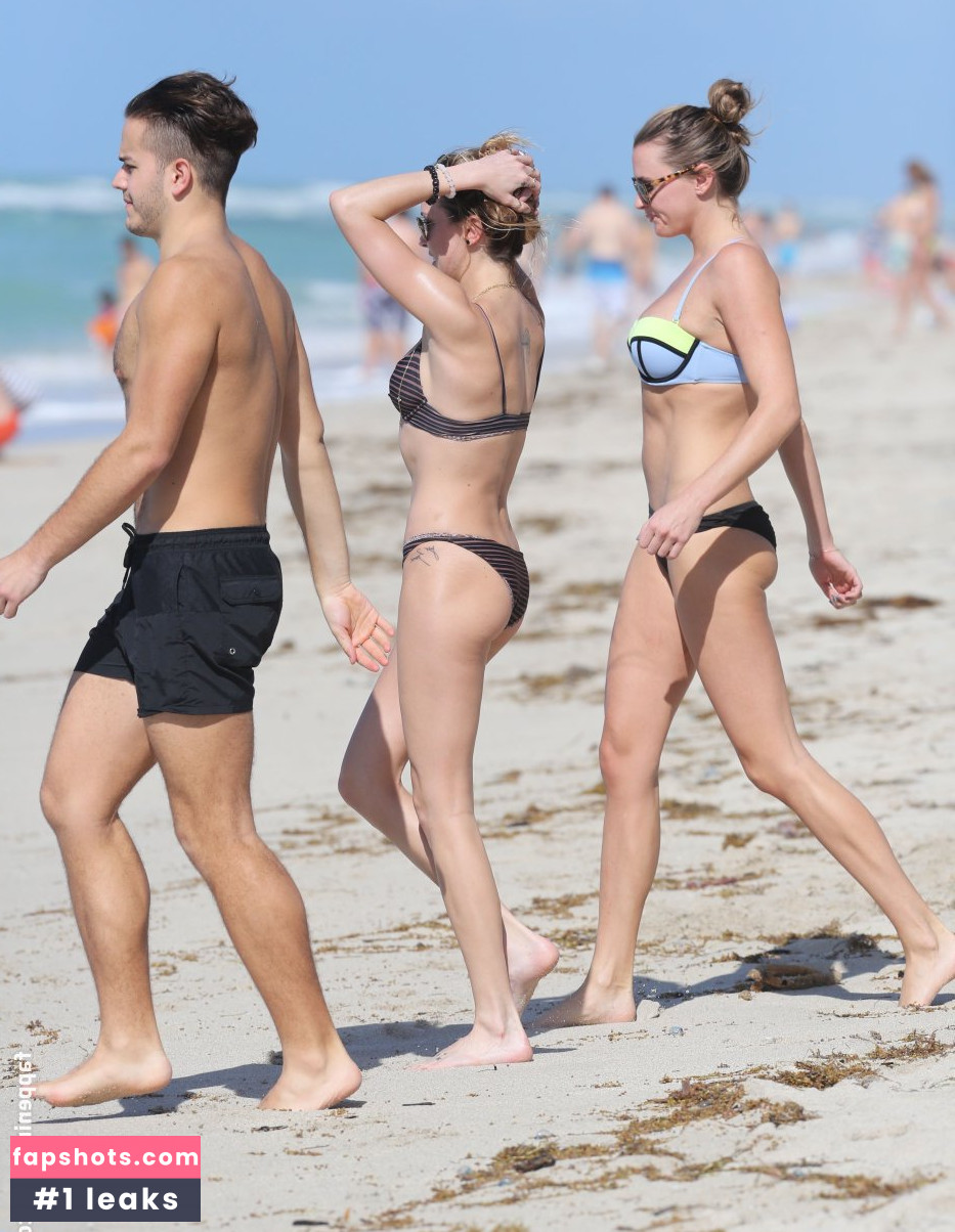 Katie Cassidy gallery photo #295