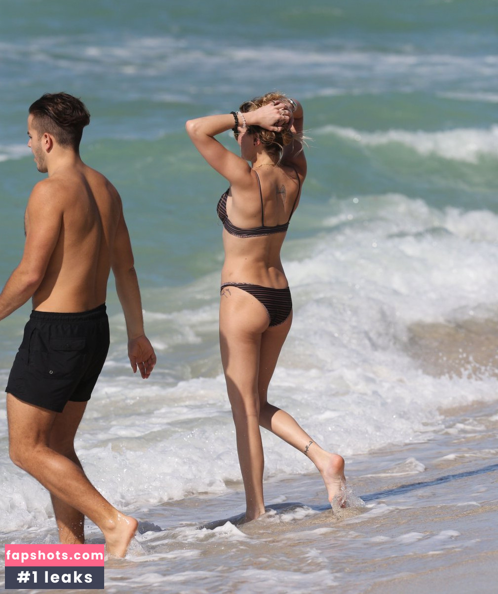 Katie Cassidy gallery photo #314