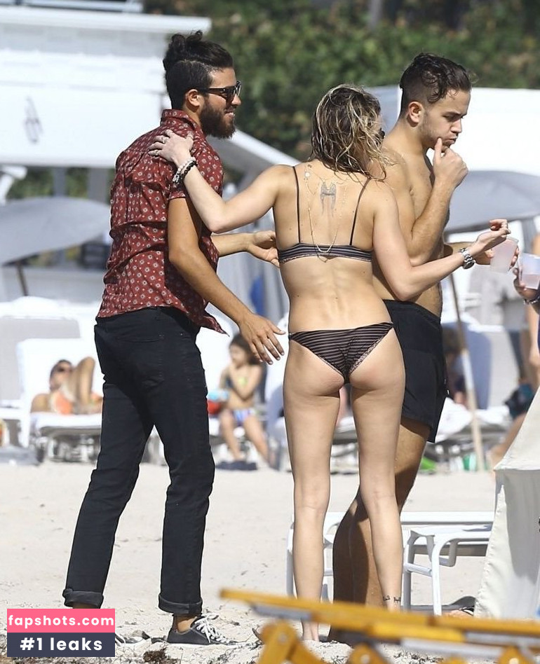 Katie Cassidy gallery photo #322