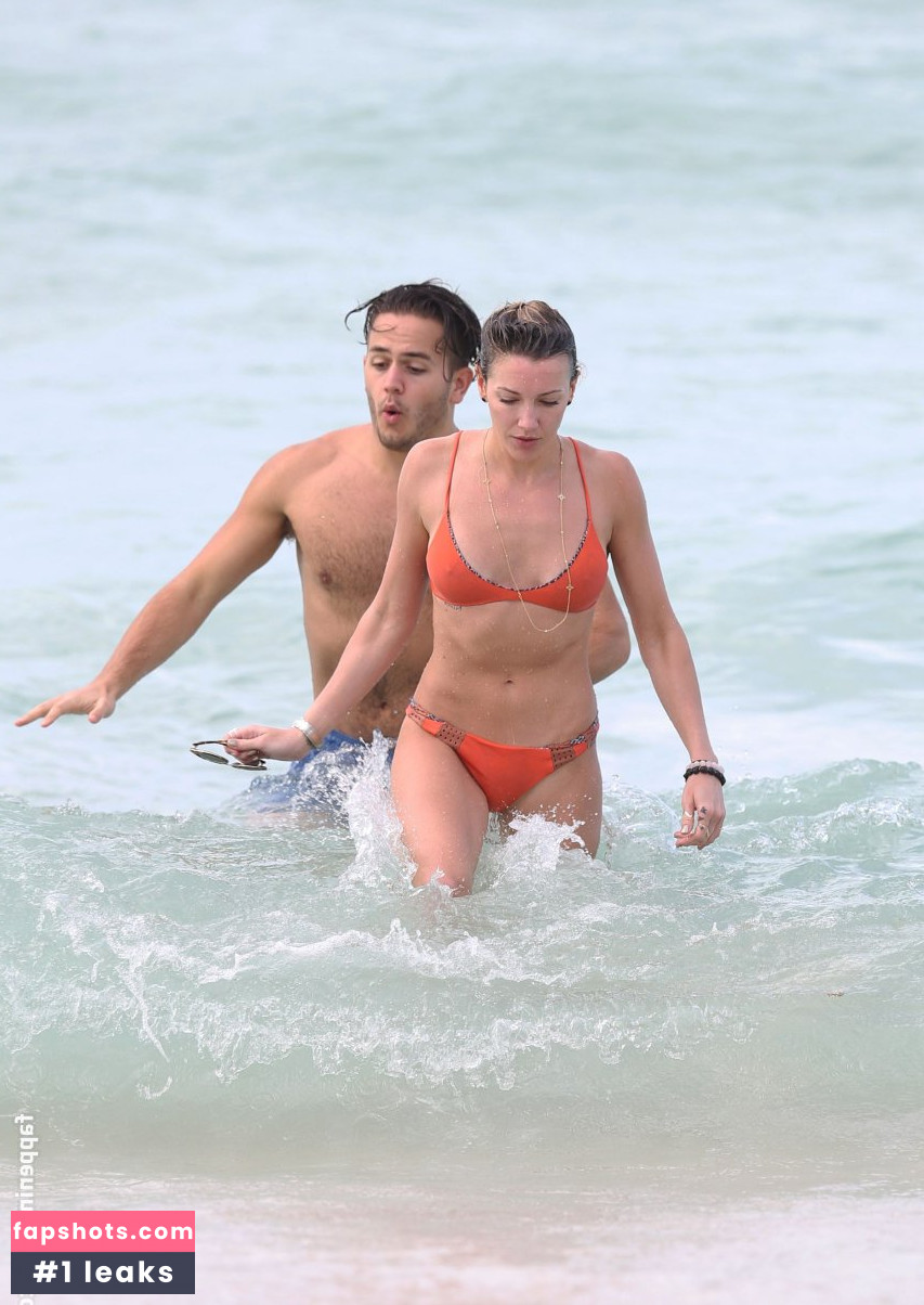 Katie Cassidy gallery photo #345