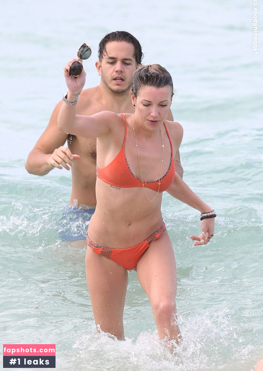 Katie Cassidy gallery photo #347