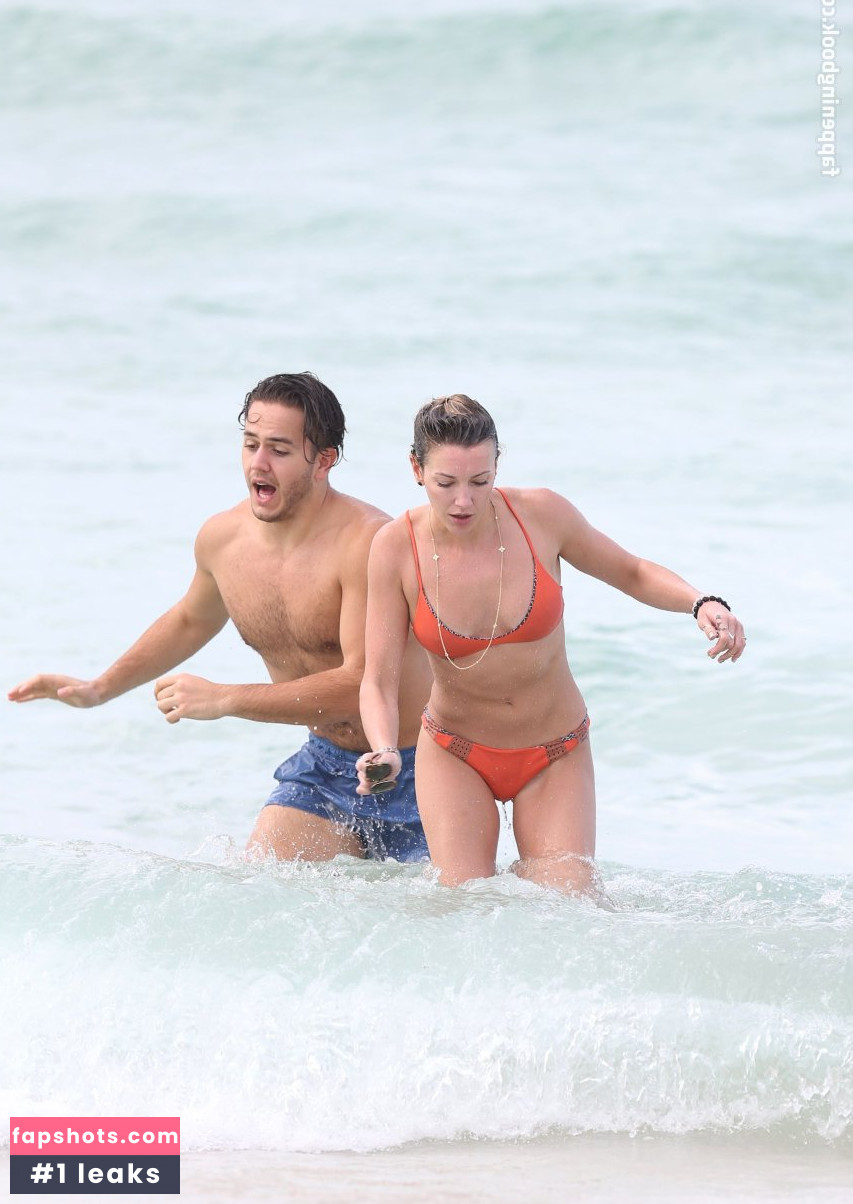 Katie Cassidy gallery photo #349